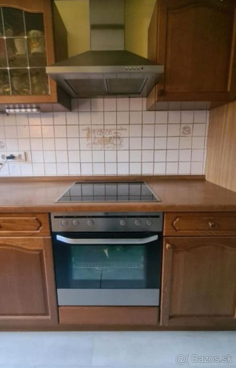 Rustikální kuchyně se spotřebiči, 4820