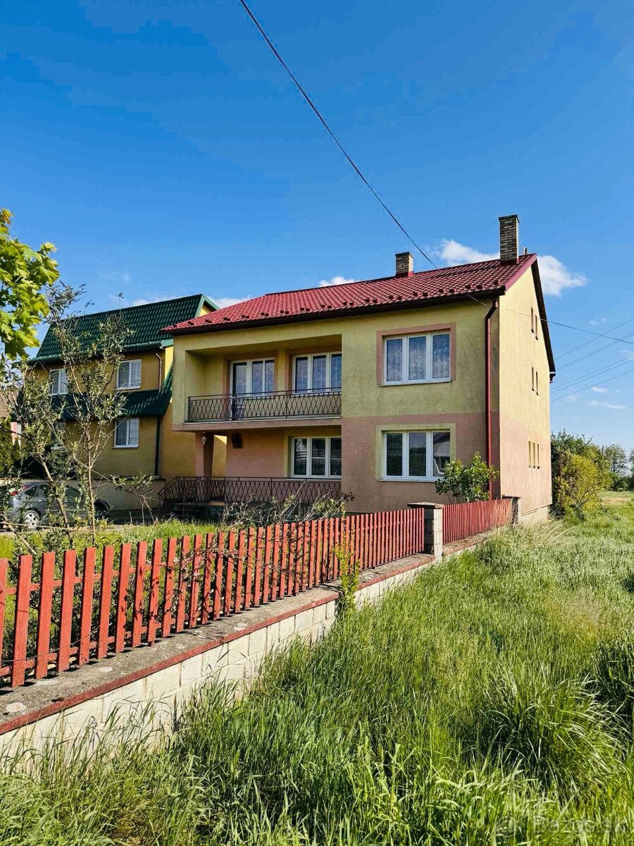 PRIESTRANNÝ dvojpodlažný rodinný dom, 2 274m2, VT