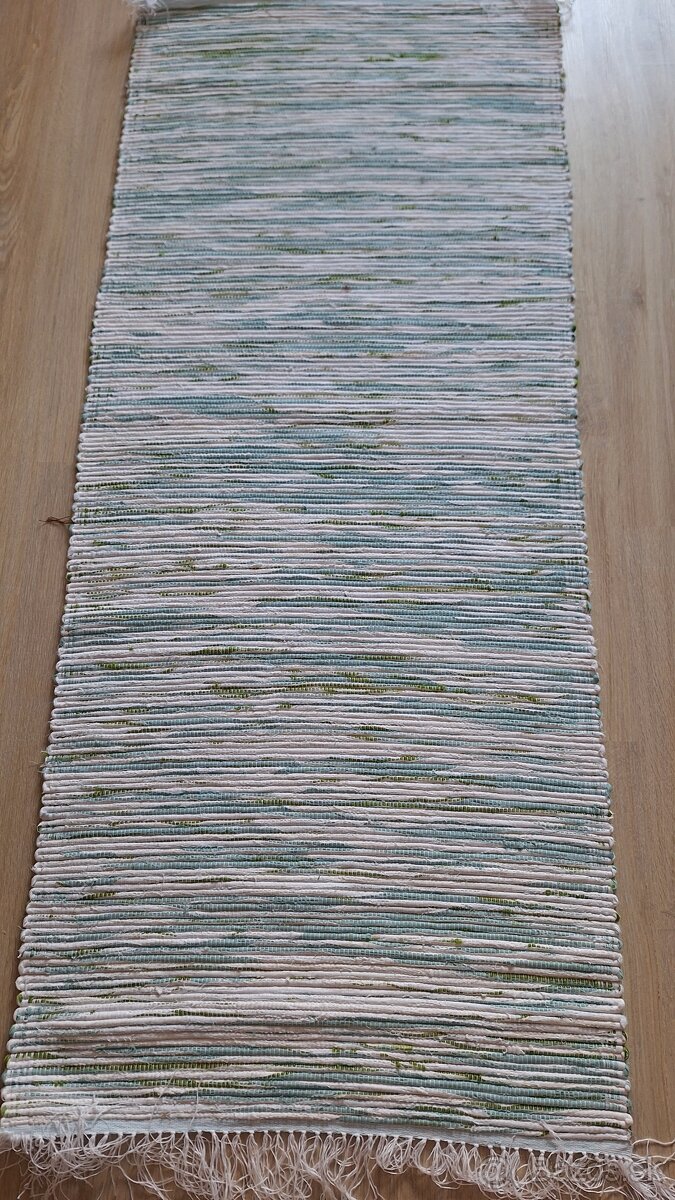 Ručne tkaný koberec