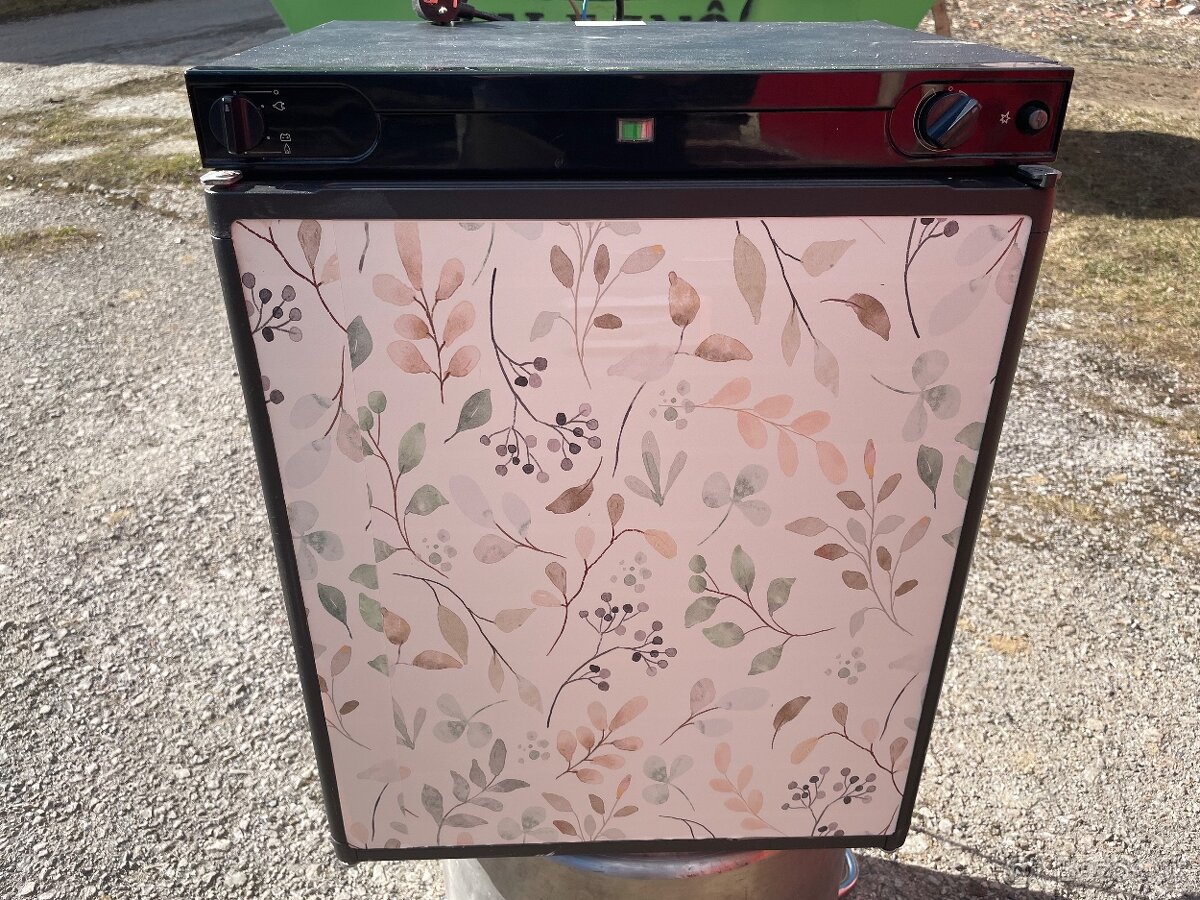 Dometic 12v 220v plyn