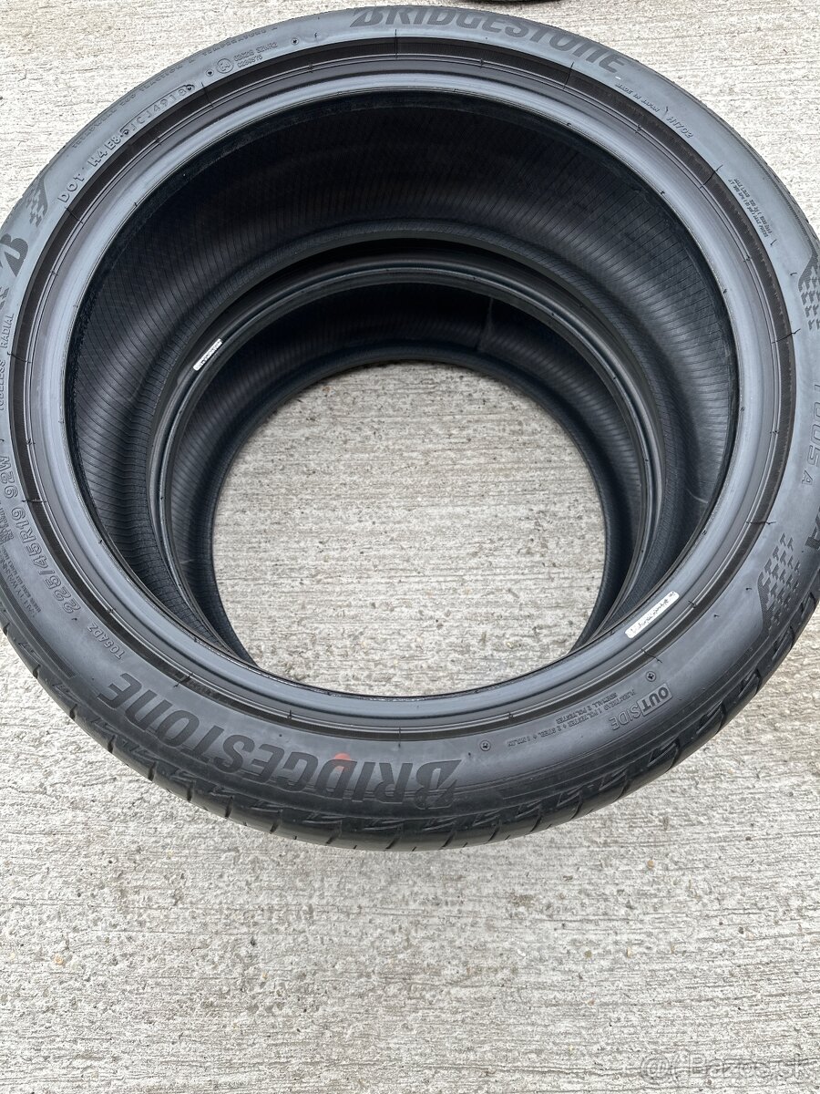 Letne Bridgestone 225/45 r19