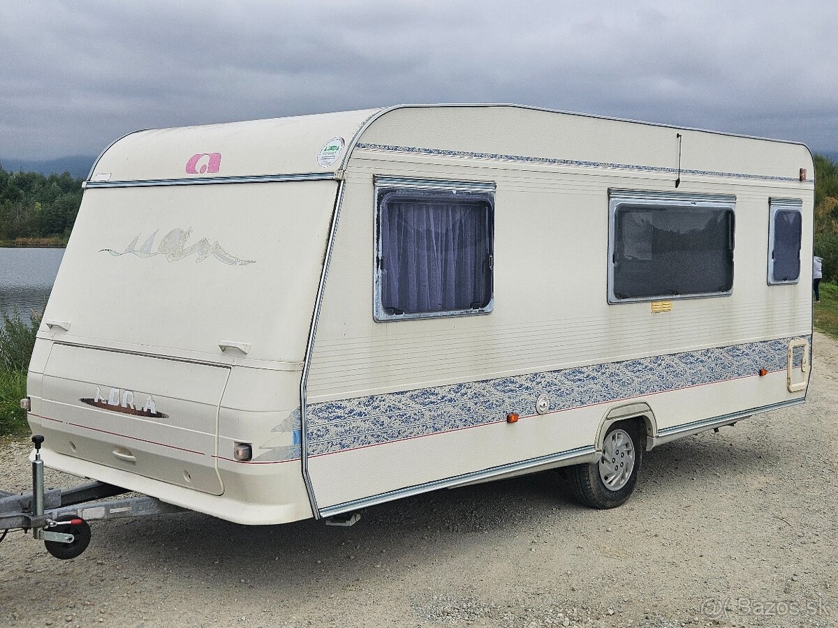 Obytny prives Adria Unica 502 LH - predstan