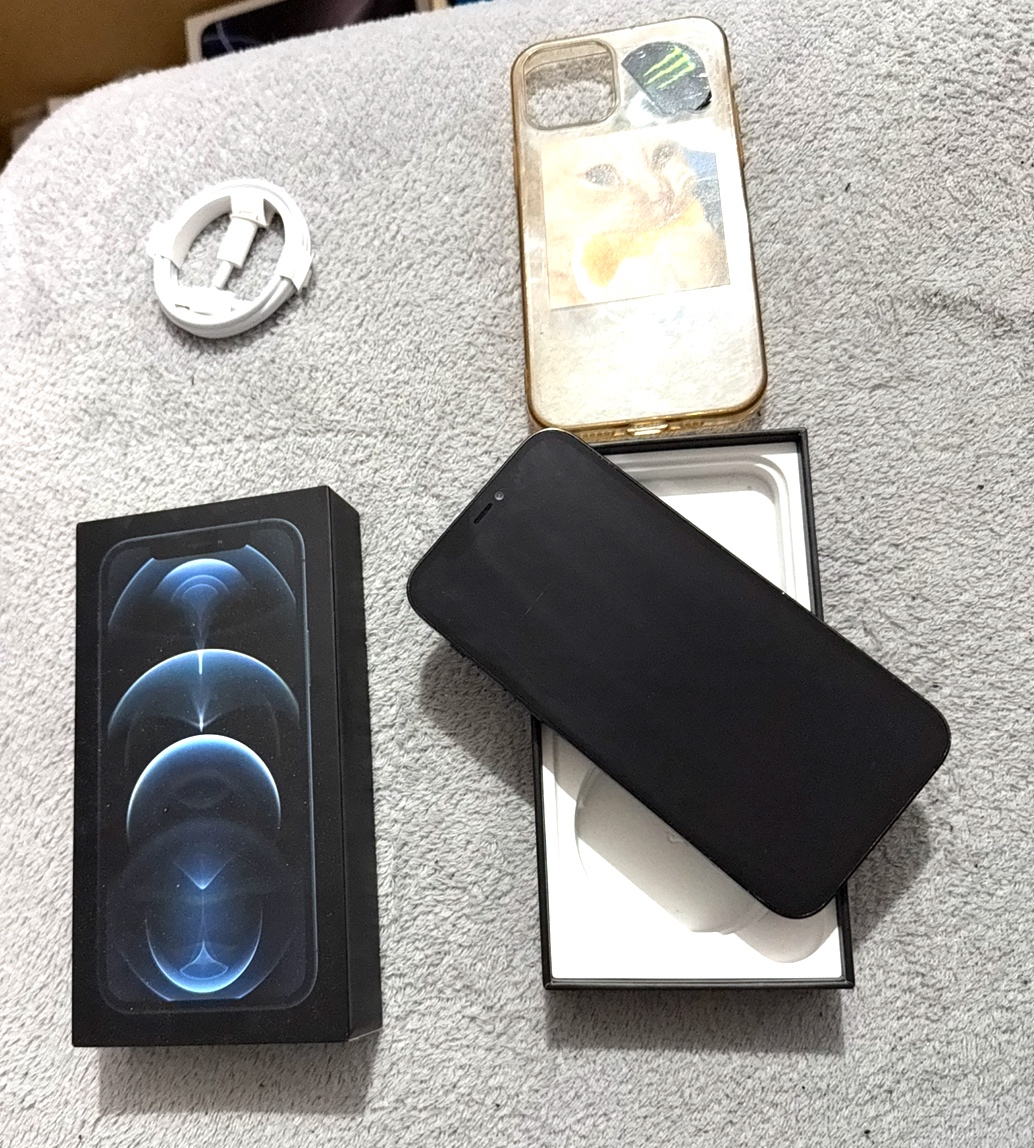 Predám Apple iPhone 12 PRO 128GB Blue Bežné známky