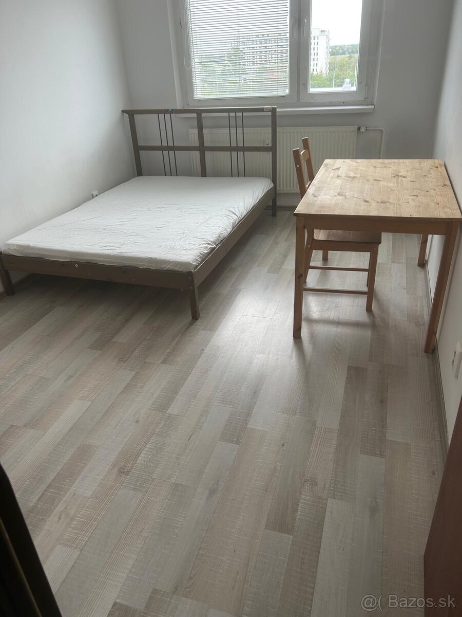 Izba na prenájom, Vígľašská 12