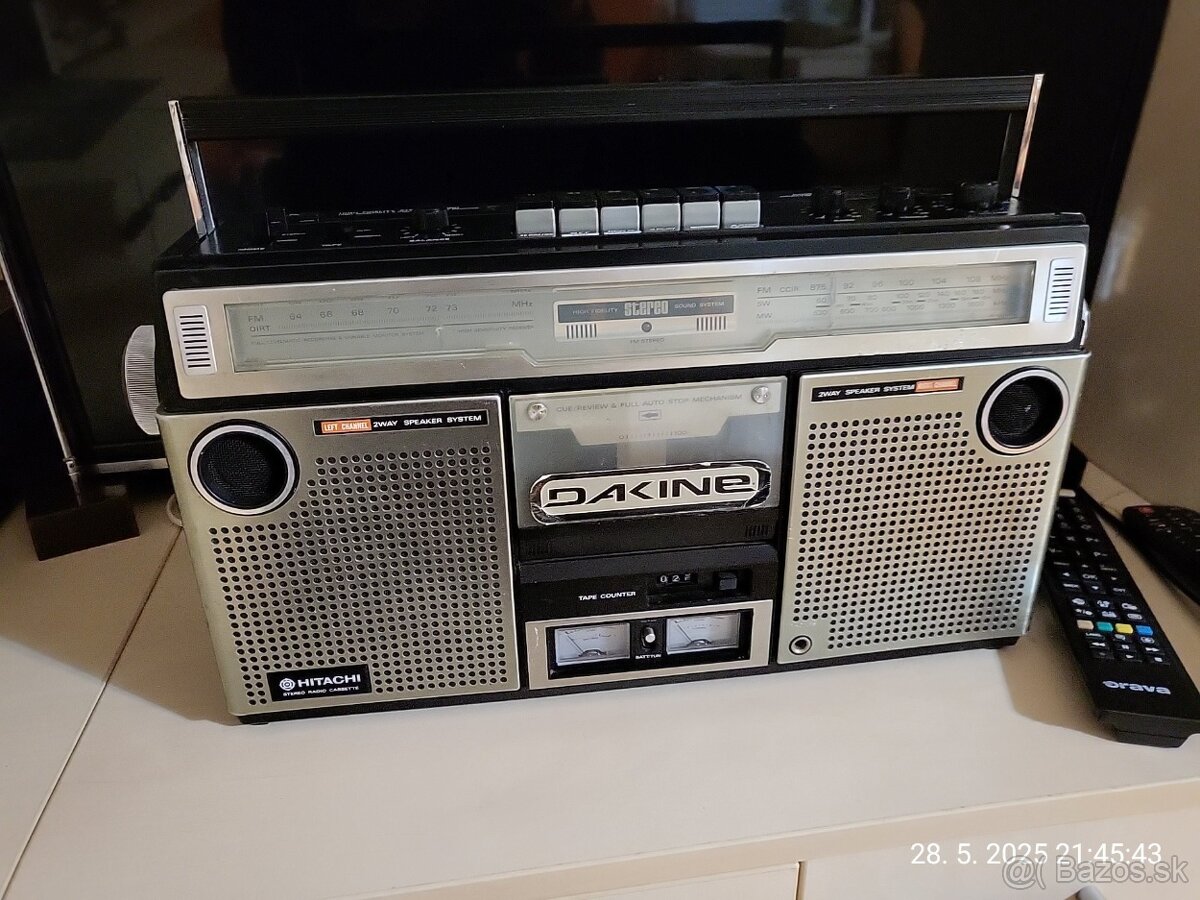 Hitachi radio