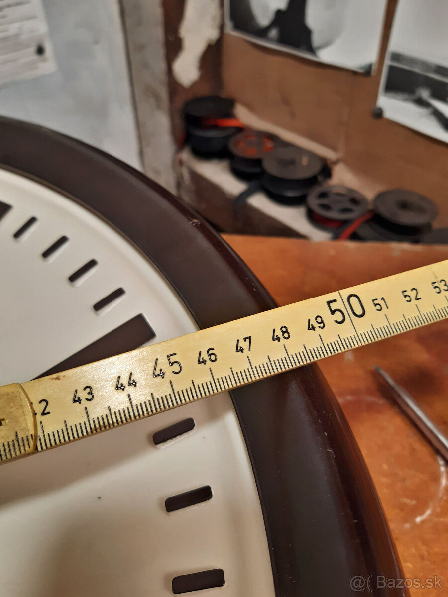 staré obrovské bakelitové hodiny, průměr 50 cm
