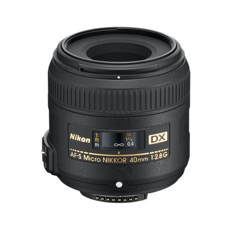 Nikon nikkor 40/2,8G DX+krytky. ako nový, super cena