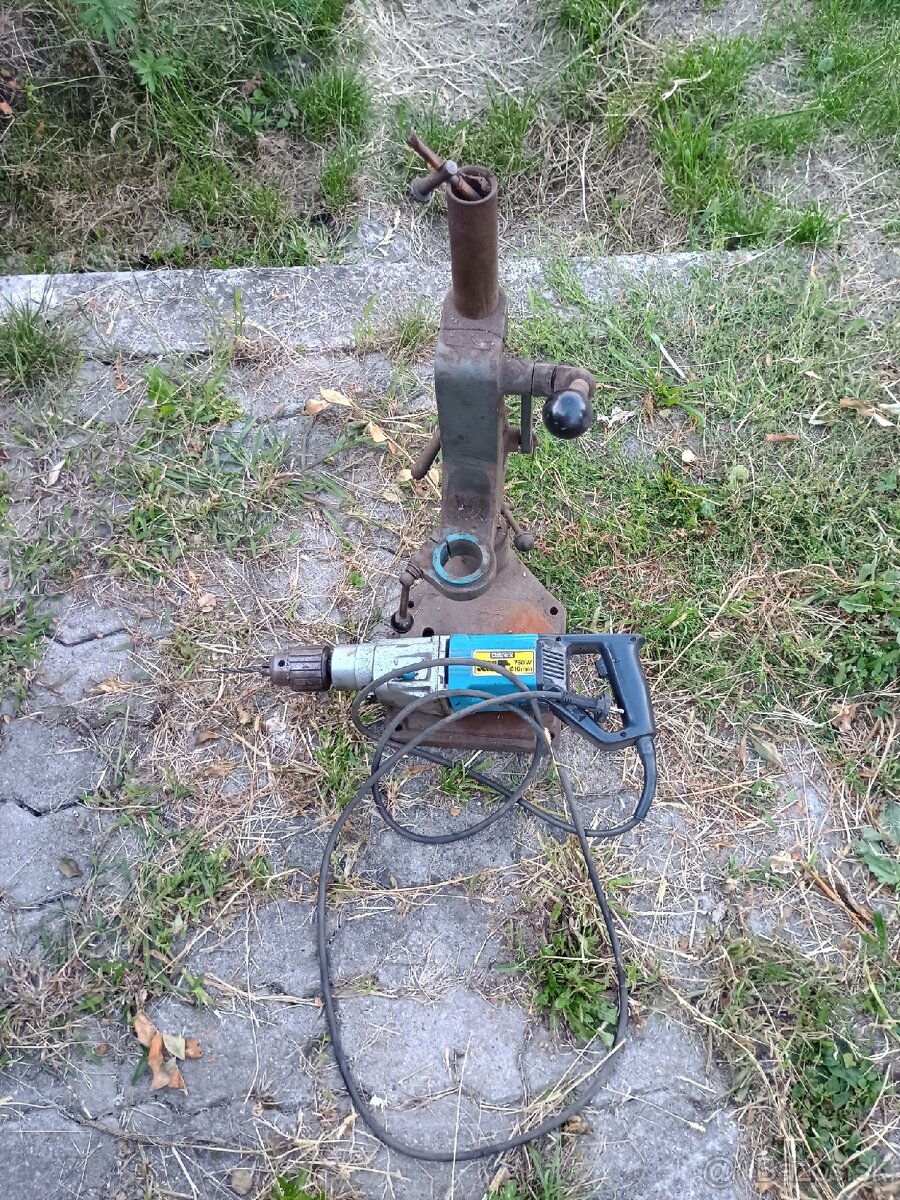 Vŕtačka Narex, stojan a zverák