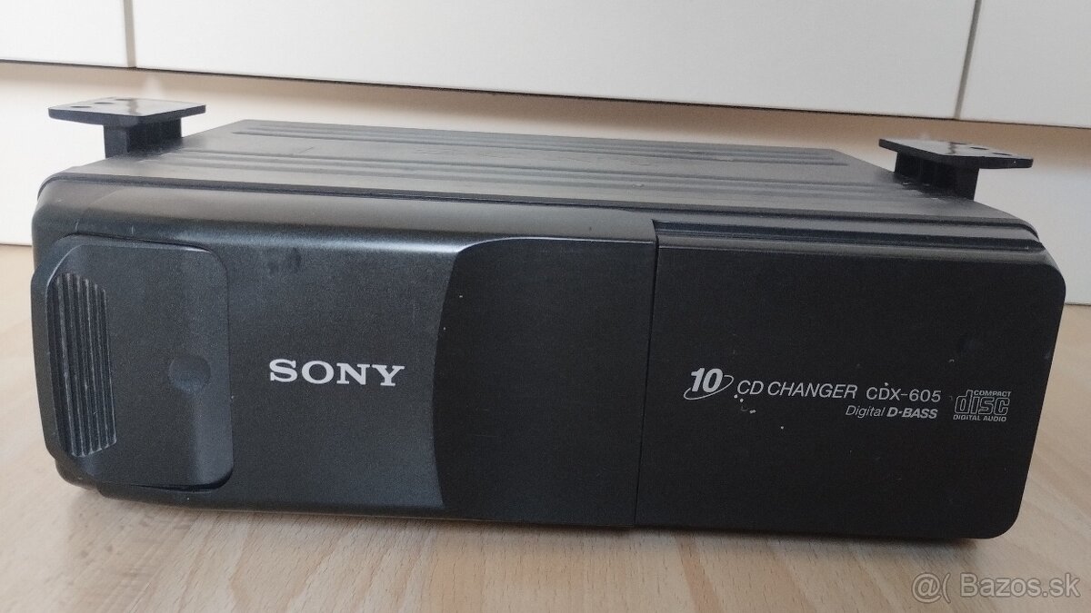 Predám 10 CD menič Sony CDX-605