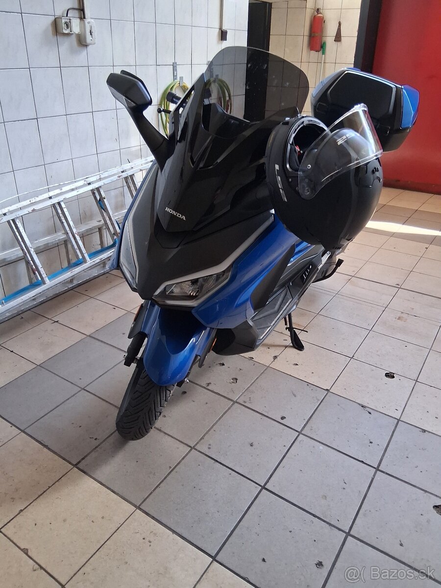 Honda forza 125