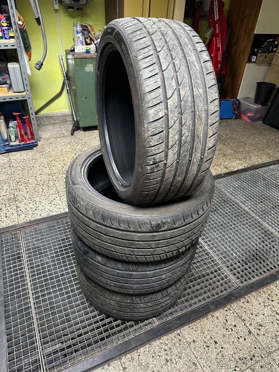 255/40 r19