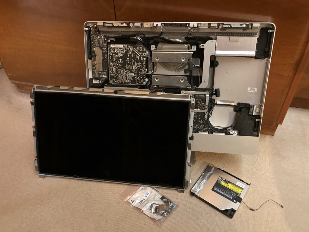 Predám iMac (21.5-inch, Mid 2011)