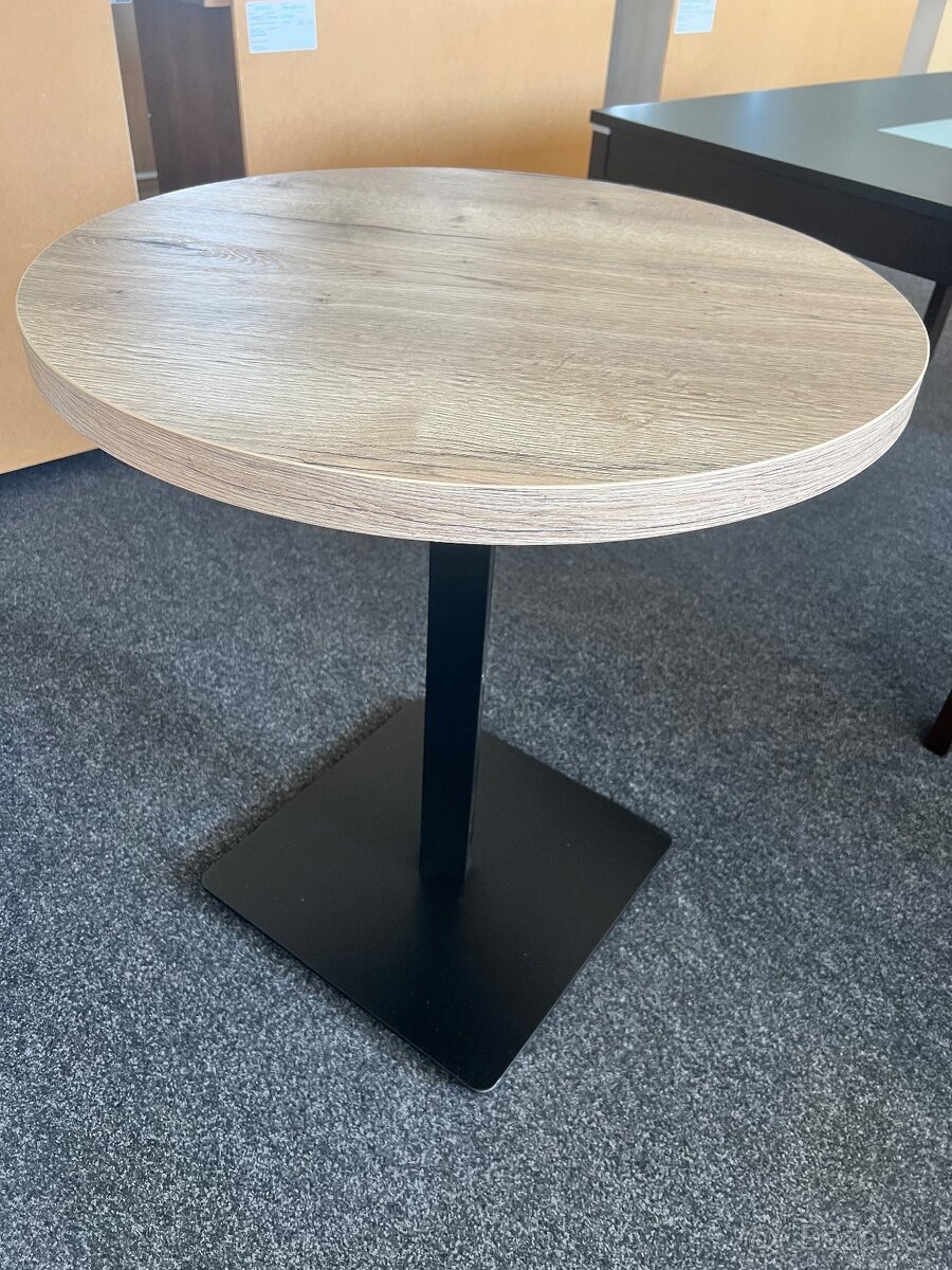 Príručný stolík výpredajová vzorka zo showroomu