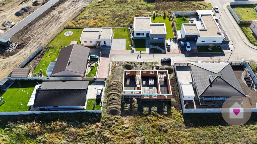 Samostatný rodinný dom s garážou na pozemku 600m2 - Vinosady