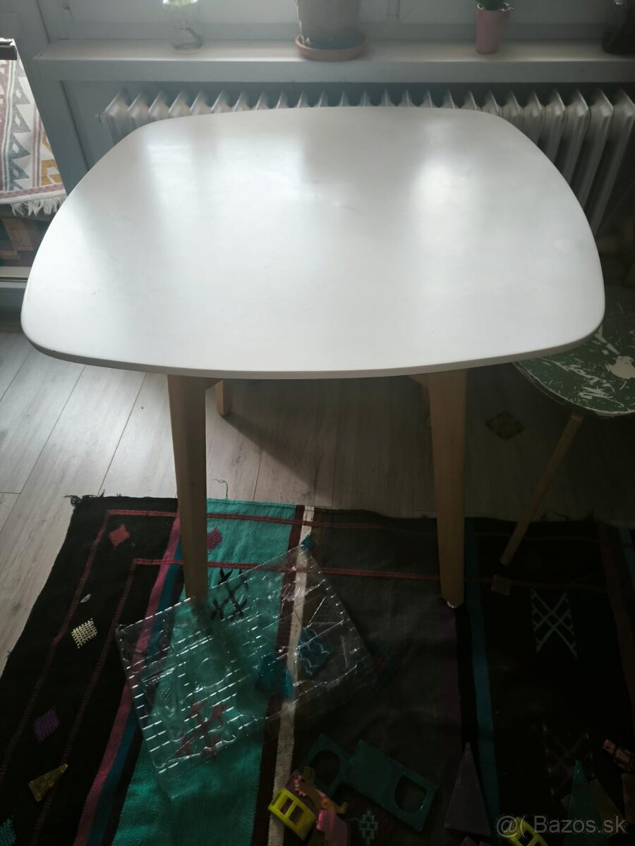 Jedálenský stôl 80x80x75
