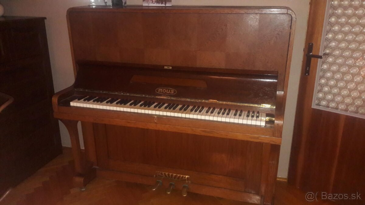 Krasny klavir Rous