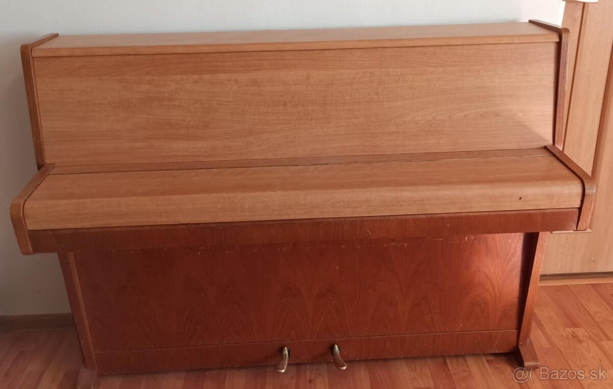 Piano August Förster