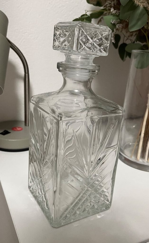 Sklenena karafa na alkohol