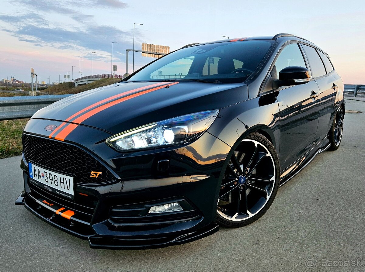 FORD FOCUS 2.0 ST eco boost / Maxton optik / Max vybava