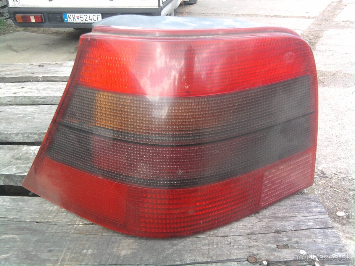 Predam zadne svetla vw golf 4 combi