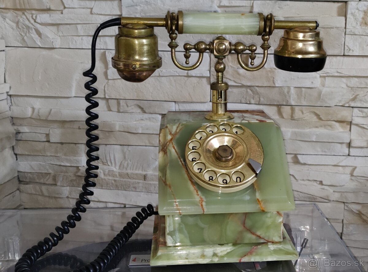 Starožitný telefon