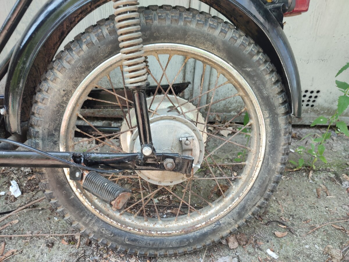 Jawa Mustang 23 predné a zadné koleso.