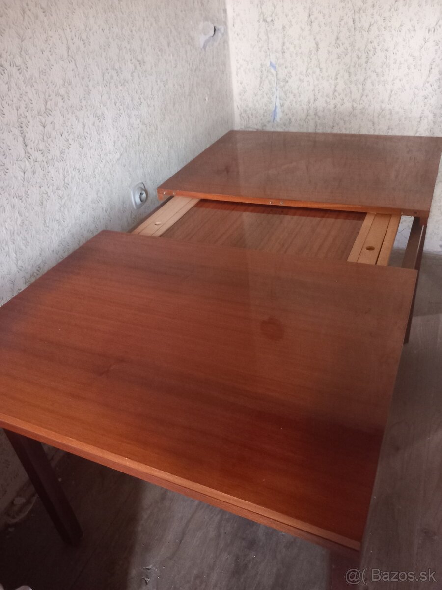 retro rozkladací stôl