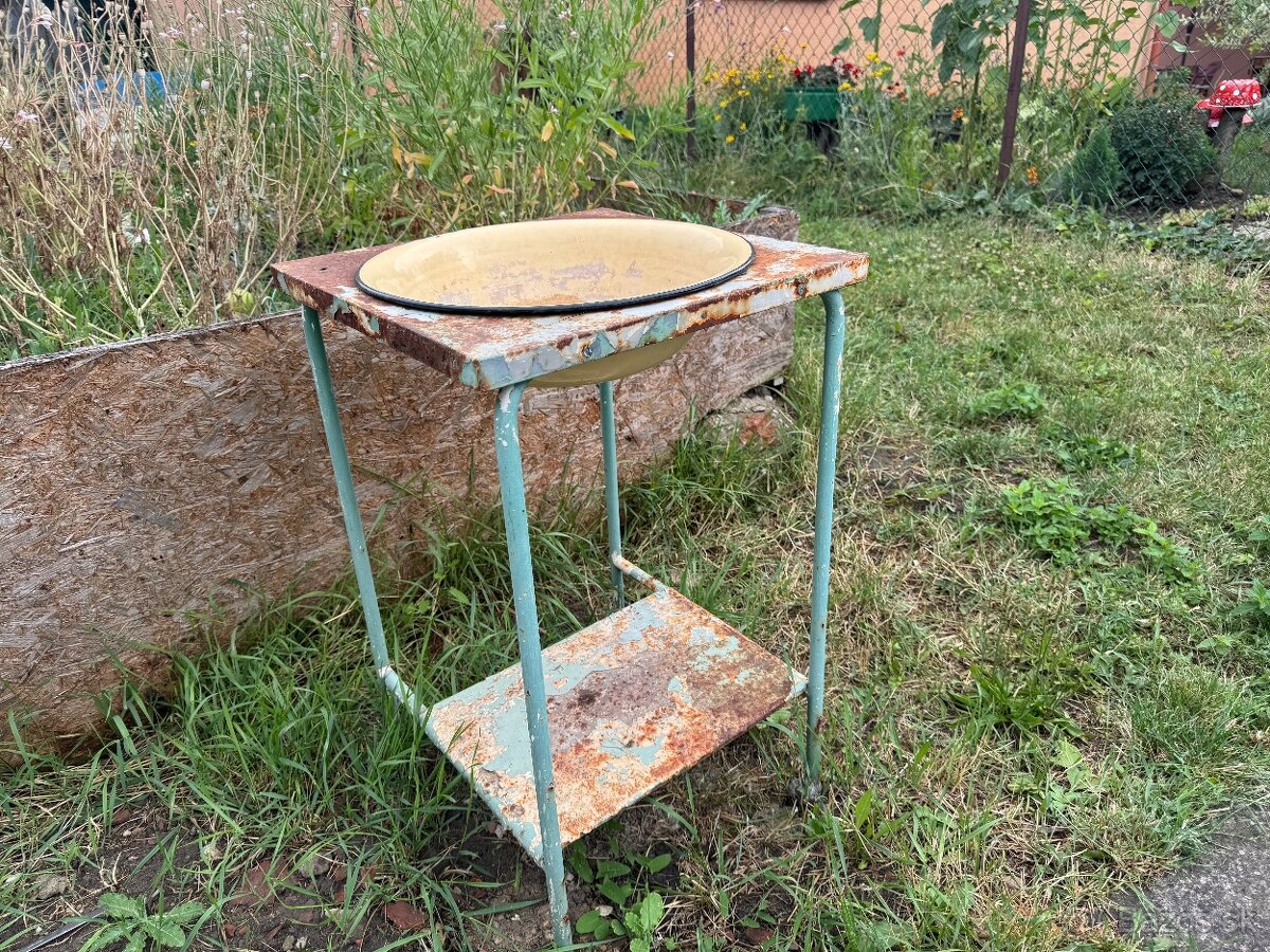 Retro stojanove umývadlo
