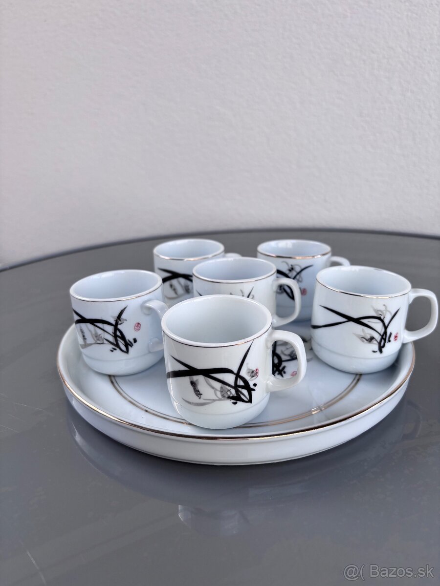 Set pohárov s tanierom