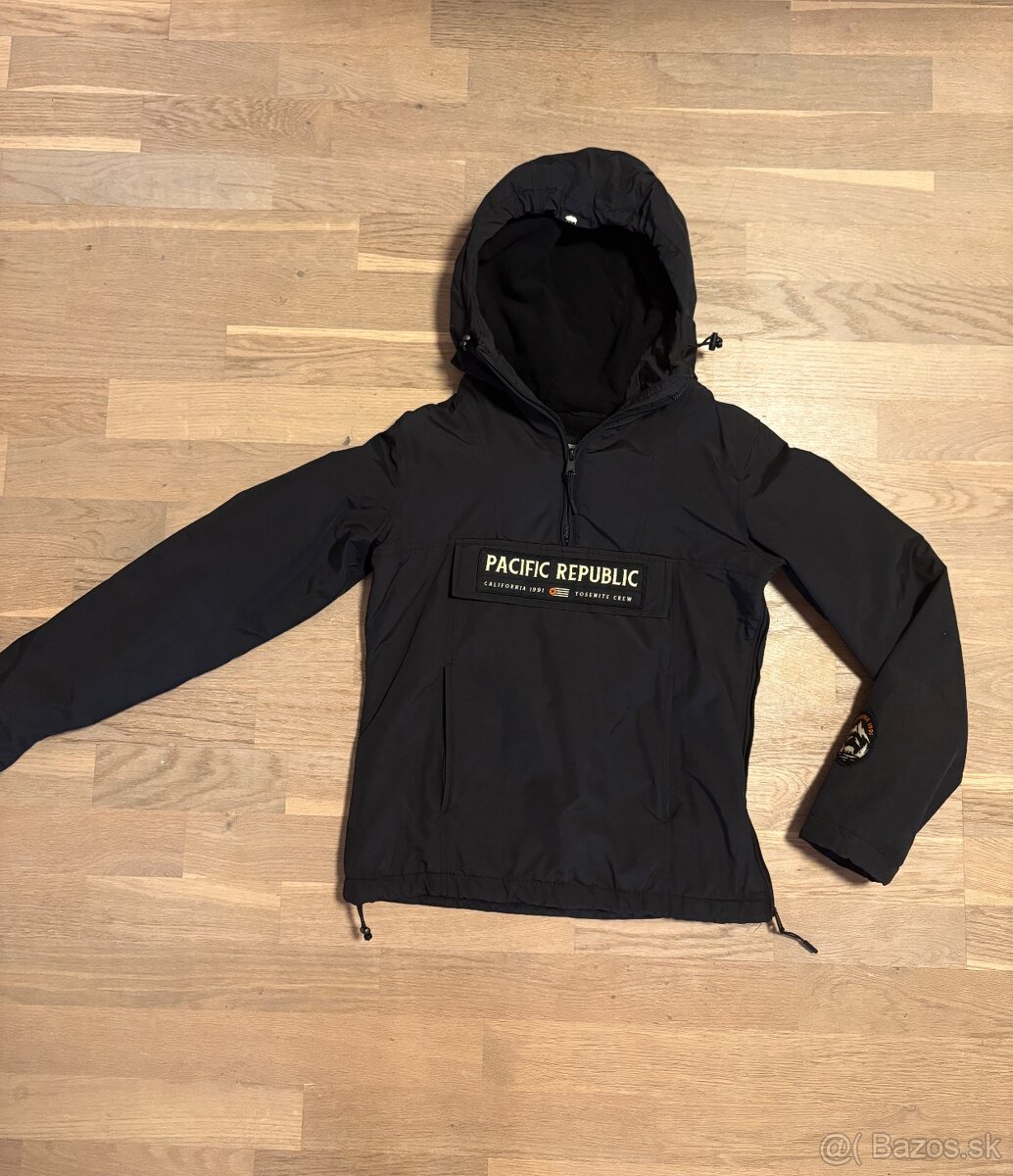 Dámska prechodná bunda veľkosť XS, zn. Pull&Bear (PC: 45€)