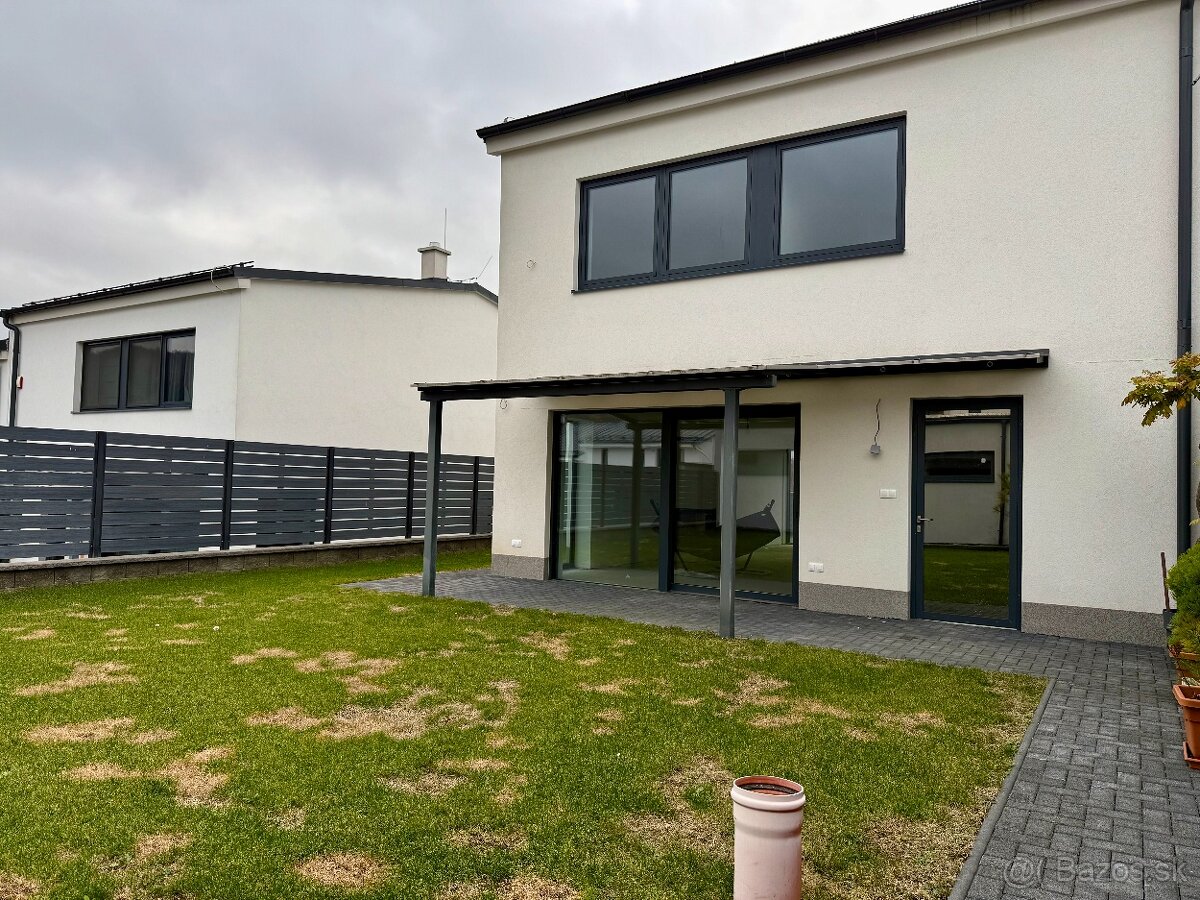 Na predaj moderný rodinný dom s výhľadom na mesto