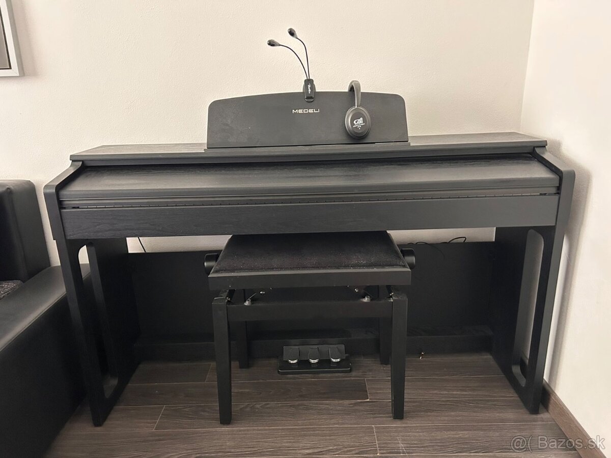Digitálne piano Medeli UP 82