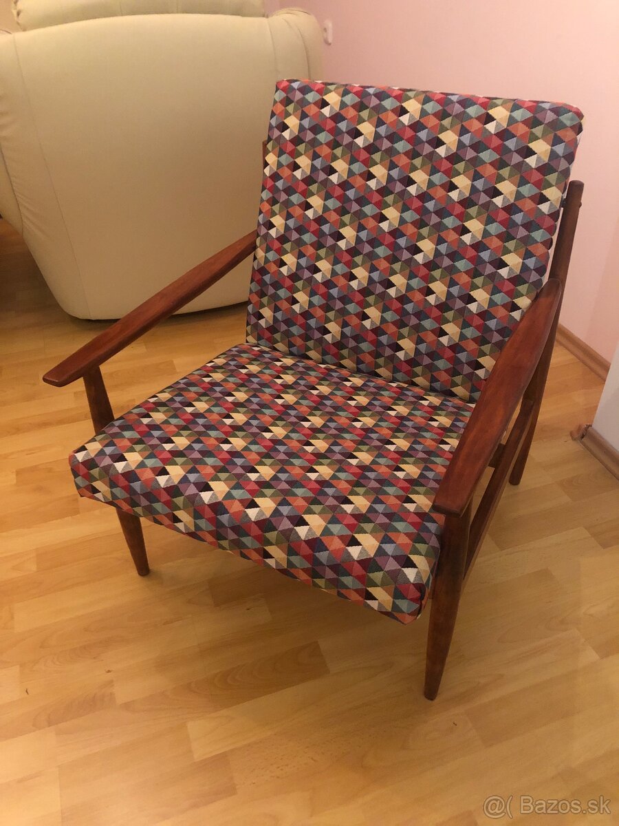 Retro kreslo po kompletnej renovácii
