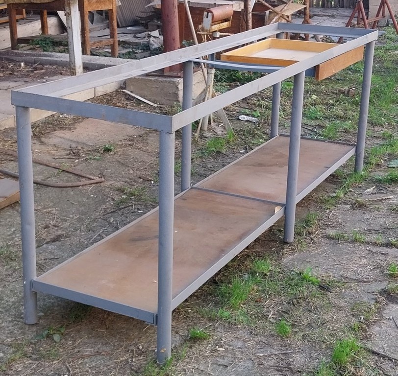 PRACOVNÝ STôL, PONK