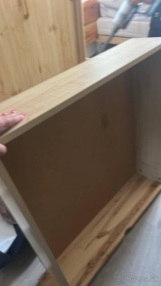 Suflik pod posteľ drevený borovica