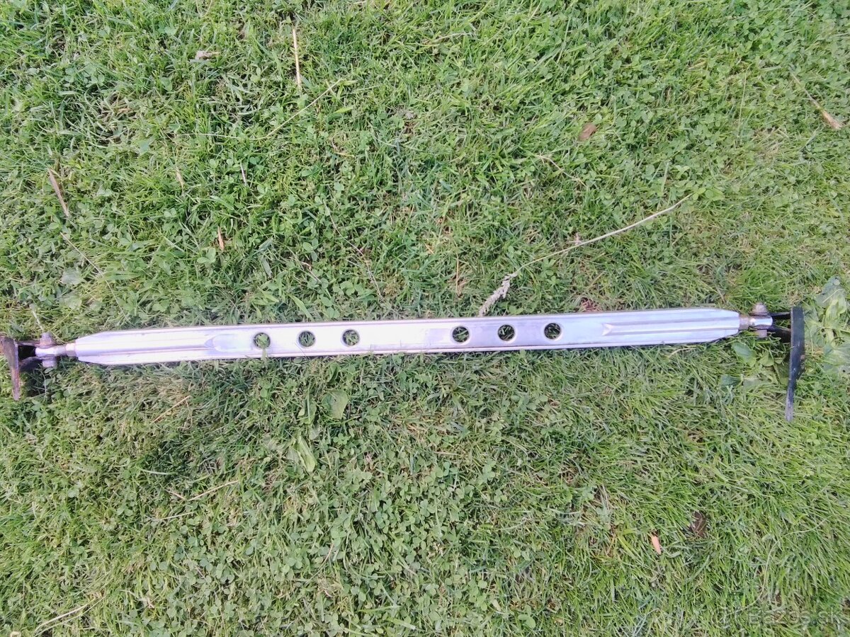 Rozpera medzi predné tlmiče na golf 4