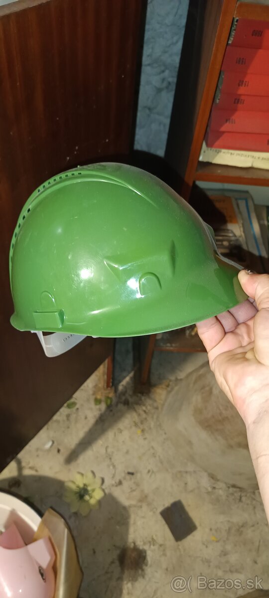 Stavebná bezpečnostná prilba