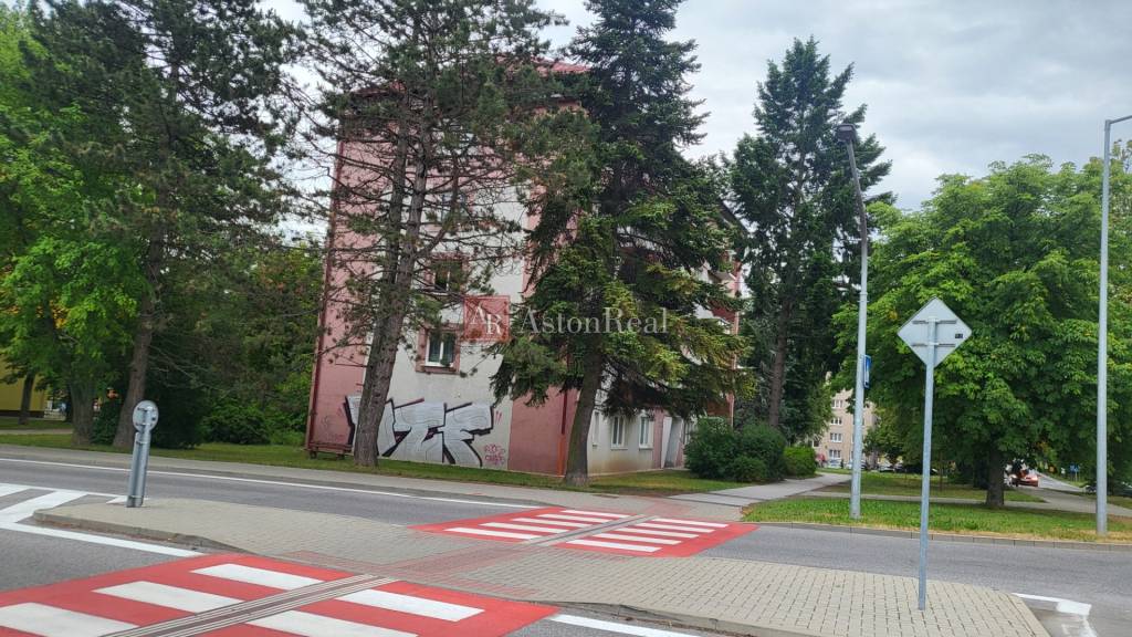Predaj -3-izbový tehlový byt s balkónom, Poprad - širšie cen