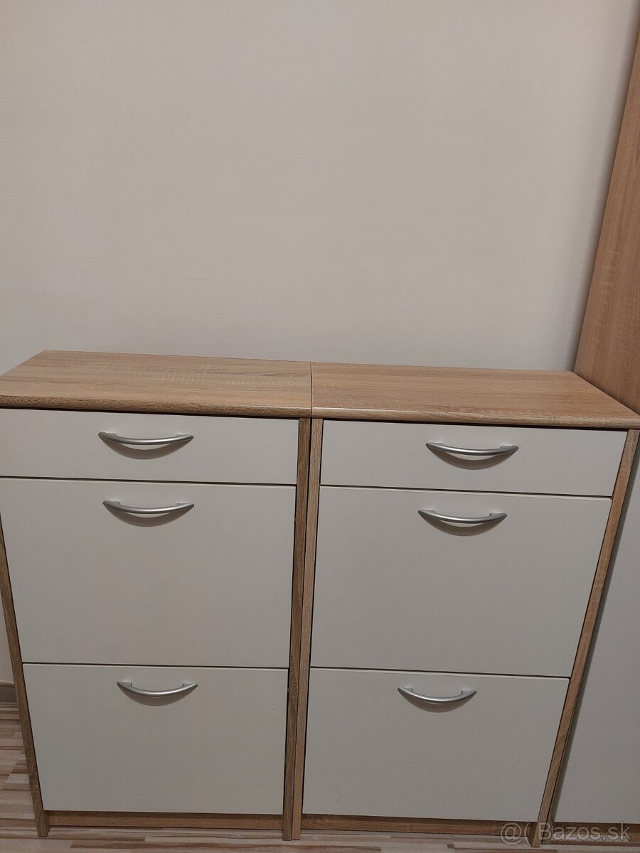 Predám predsieňovú skriňu s 2botníkmi