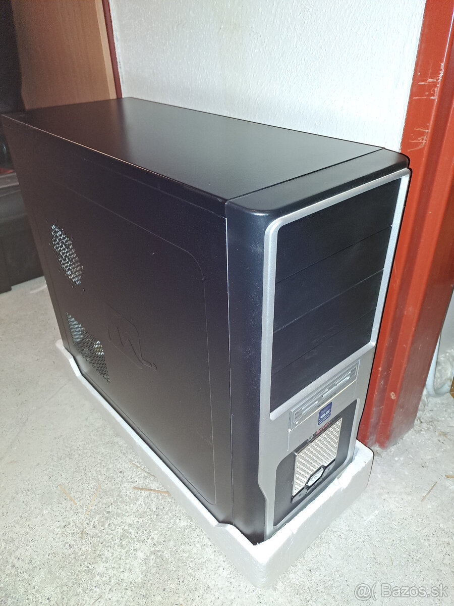 PC skrinka so zdrojom