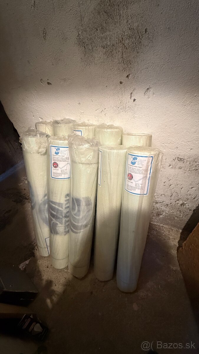 Armovacia sieťka rohovnik apolista