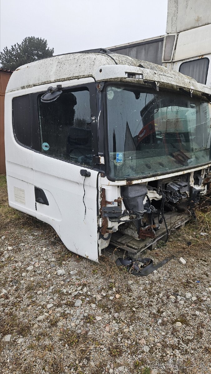 Predam kabinu Scania 124