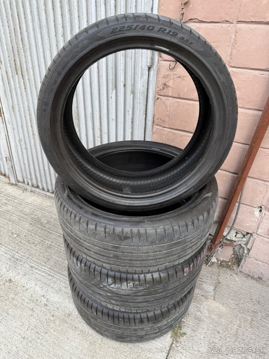 Letne pneumatiky PIRELLI dvojrozmer 225/40+ 255/30 R19