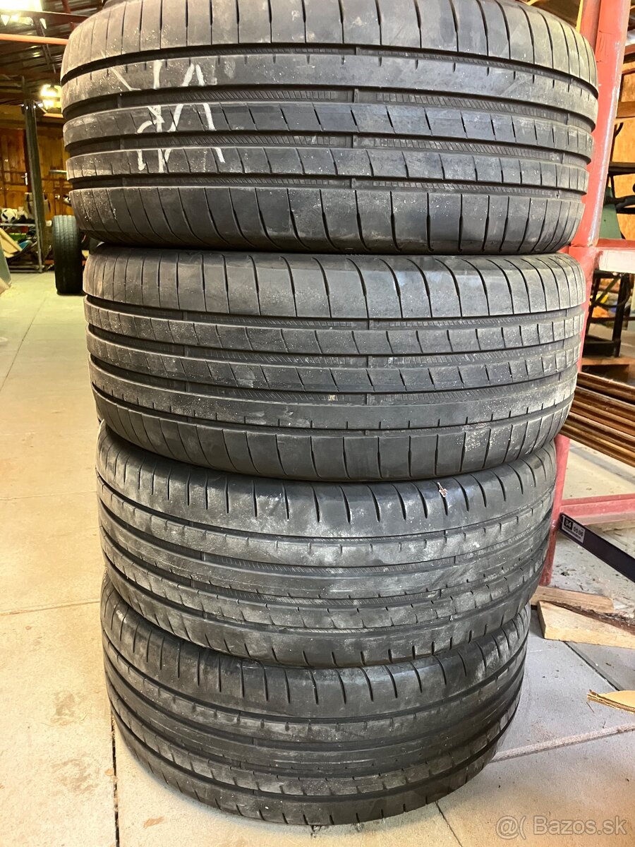 Goodyear 245/45 R18 letné
