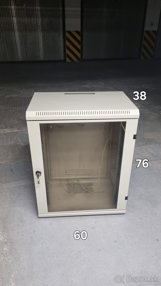 Rack, dátový rozvádzač 12U