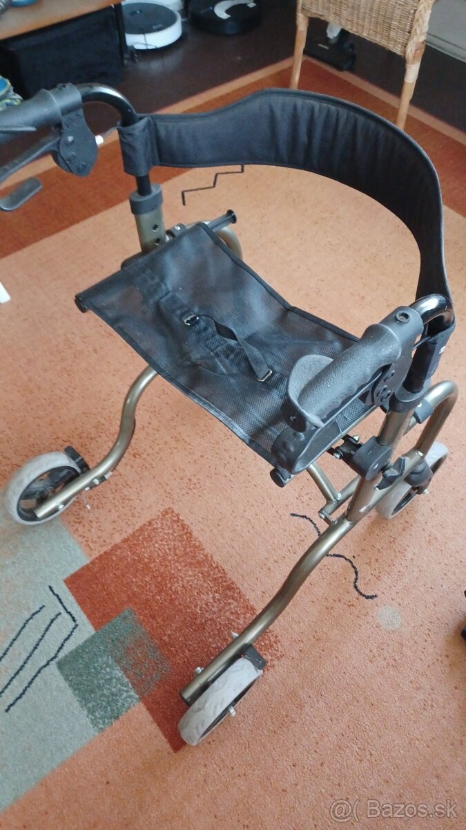 Pomocné chodítko pre seniorov