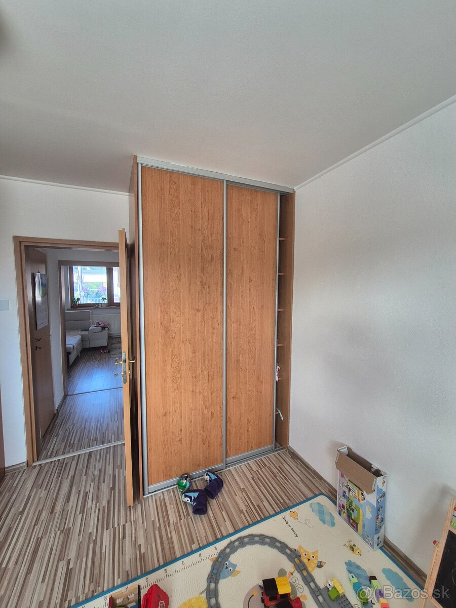 Vstavaná skrina 139×80×250