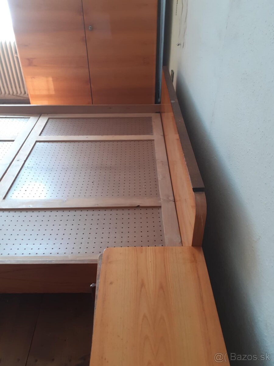 Posteľ bez matraca 60 roky