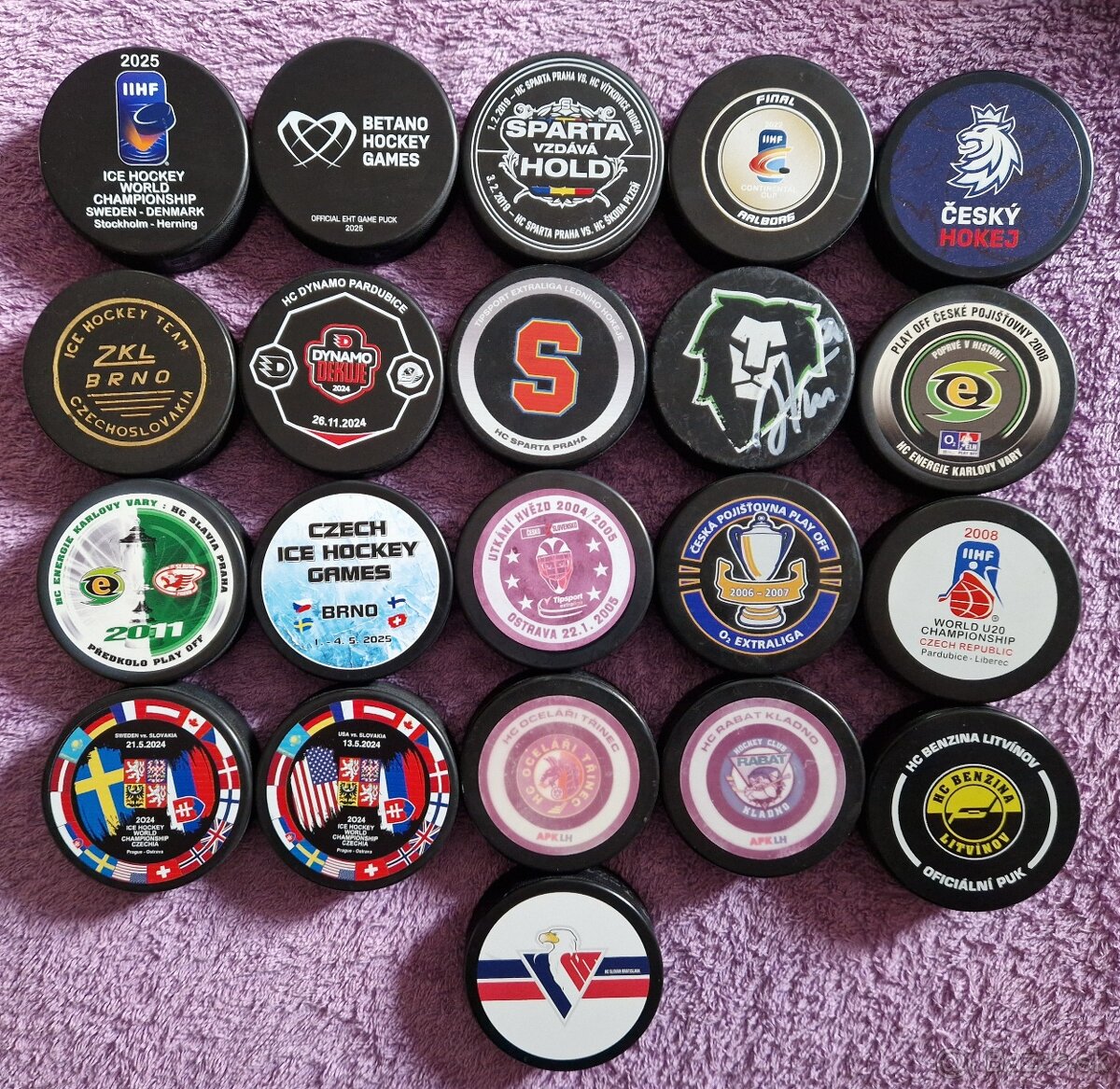 Hokejové puky na prodej