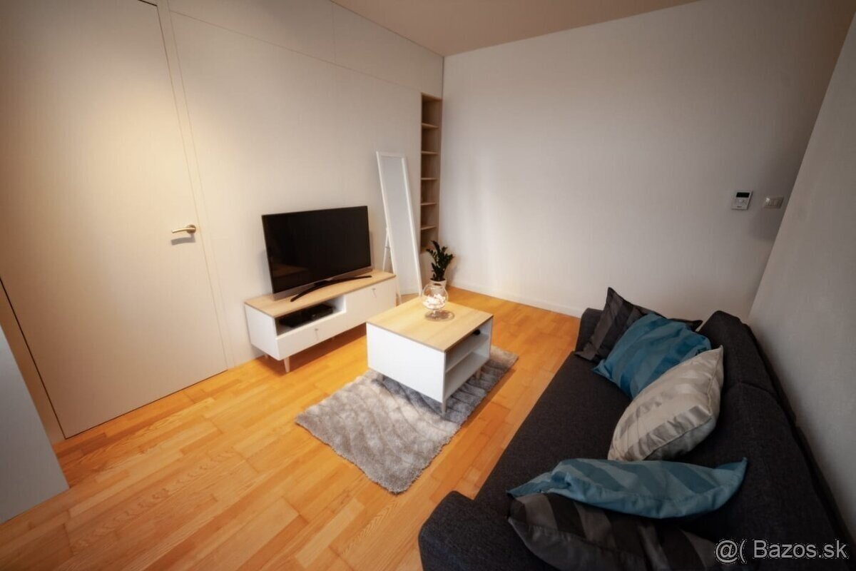 Zrekonštruovaný 2 izbový byt v centre mesta